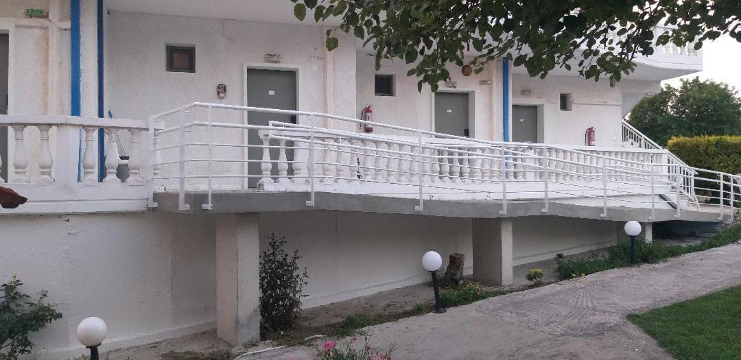 Hotel Paraktio Nea Kallikrateia Exterior foto